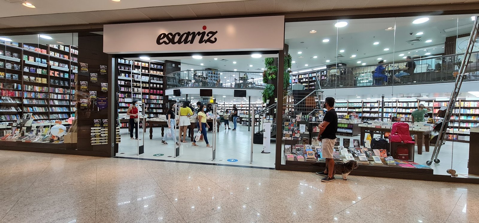 LIVRARIA ESCARIZ BARRA