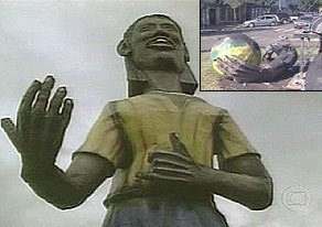 Estatua do Ronaldinho Quebrada - Chapéco