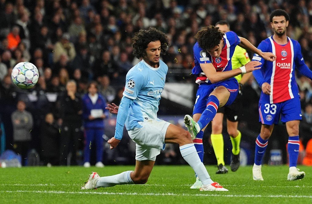 Manchester City 2 x 4 PSG: franceses dominam o primeiro tempo e castigam falhas defensivas do City.