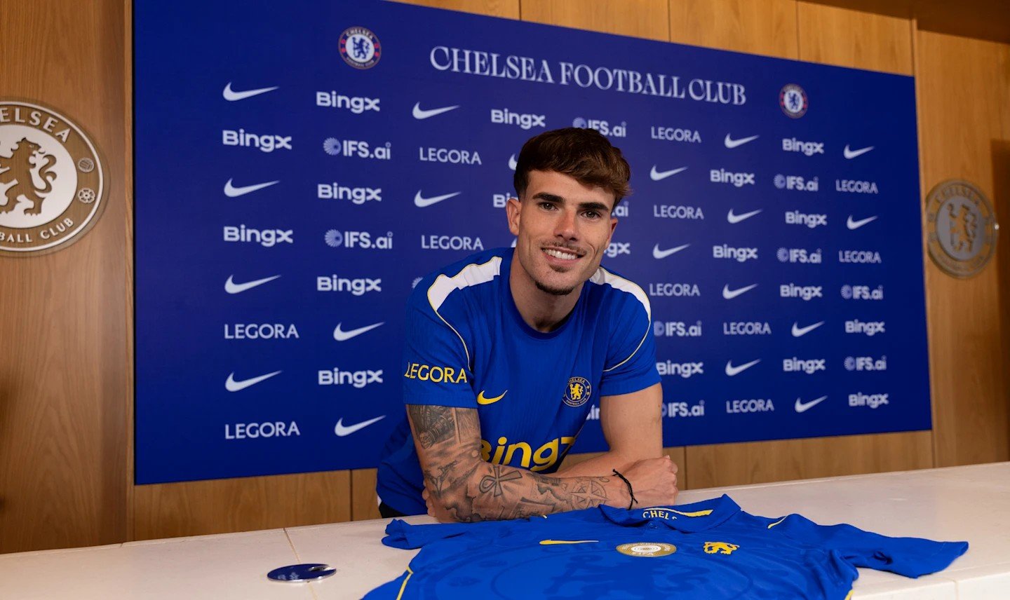 Reforço em Stamford Bridge: Pep Chavarría assina com o Chelsea