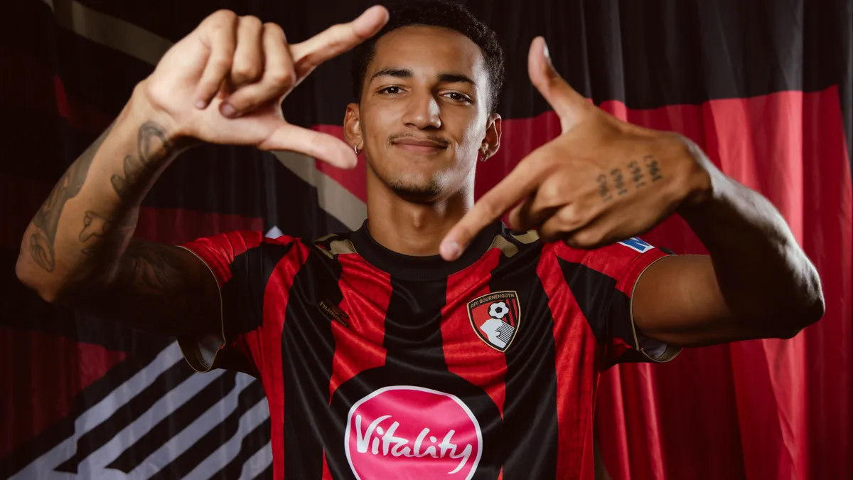 Do Bernabéu à Premier League: Álvaro Rodríguez é do Bournemouth! 